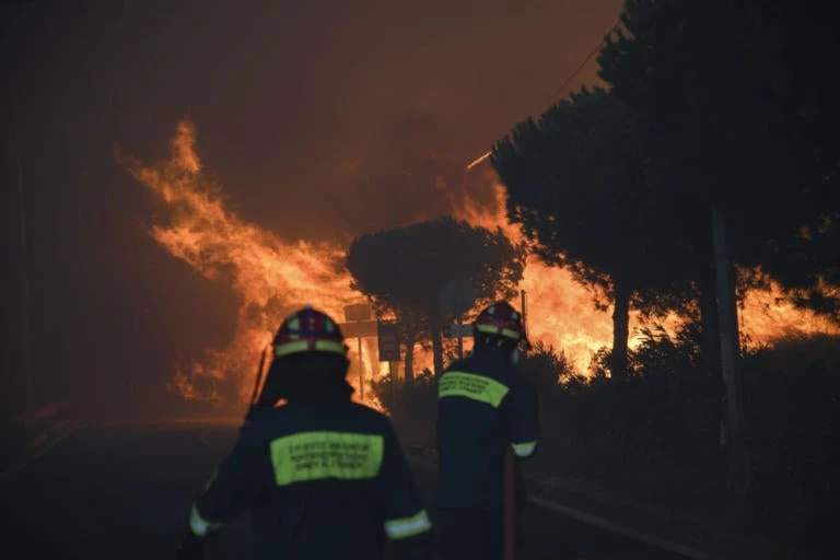 Εθνικό Αστεροσκοπείο: Την ώρα της φωτιάς οι ριπές ανέμου ήταν στα 100 χλμ την ώρα!
